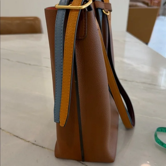 Tory Burch Perry Fine Leather Tote - Picture 13 of 16